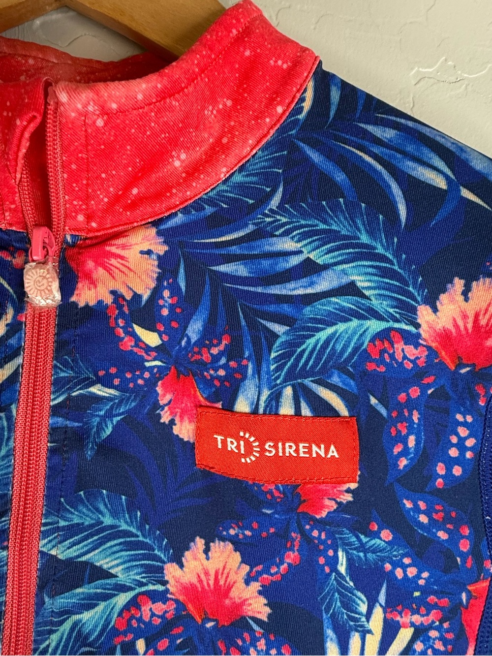 NWT Tri Sirena Cycling and Triathlon Tropical Print Top and Bottom Large - Picture 3 of 13